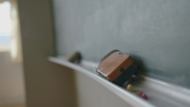 人のいない教室の風景