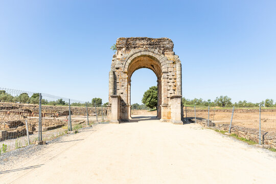 Via de la Plata - four-gates Roman Arch of C&aacute;parra, Oliva de Plasencia - Tierras de Granadilla, province of C&aacute;ceres, Extremadura, Spain