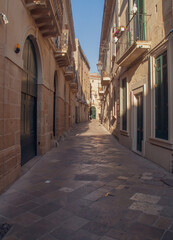 La estrecha calle Euippa de Lecce , Italia. Un elemento común en todo el casco histórico dentro de las murallas de las ciudades medievales europeas.