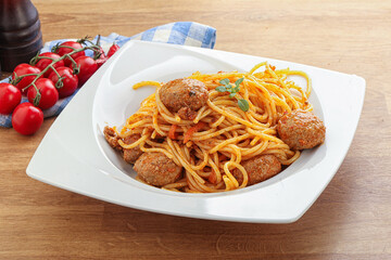 Spaghetti with meatball in tomato sause