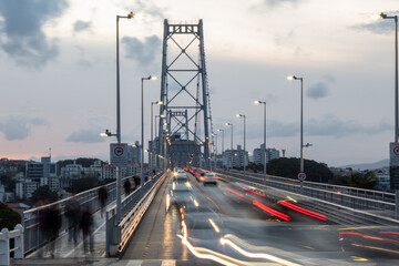 trefego na ponte Hercílio Luz da cidade de Florianópolis estado de Santa Catarina Brasil florianopolis