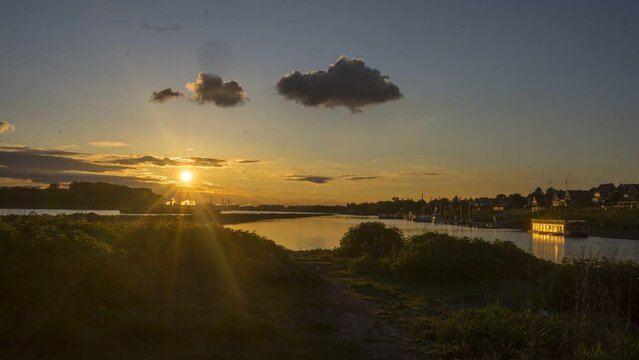 Timelapse Zeitraffer Video vom Sonnenuntergang in Leverkusen am Rhein