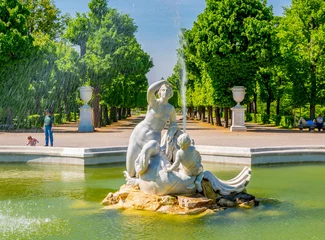 Foto auf Leinwand Fountain in Schonbrunn gardens, Vienna, Austria © Mistervlad