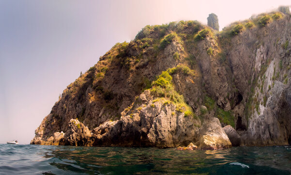 Bella vista sulla rupe di Sant'Alessio Siculo