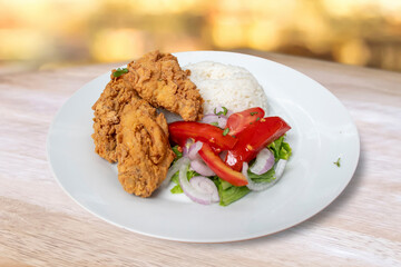 Chicharrón de pollo, comida peruana, arroz con chicharrón de pollo