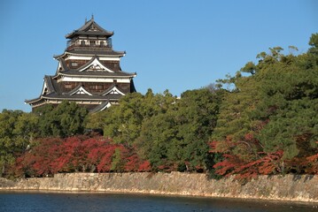 秋の広島城