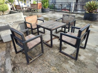 tables and chairs in outdoor restaurants