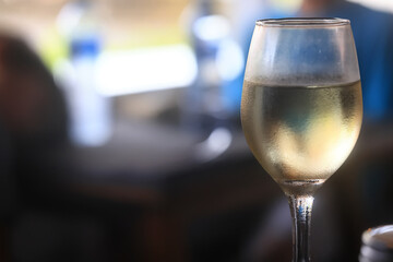 a glass of white wine in a restaurant, alcohol luxury background