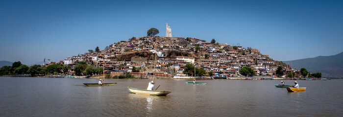 Pescadores locales en Janitzio, Pátzcuaro, Michoacán