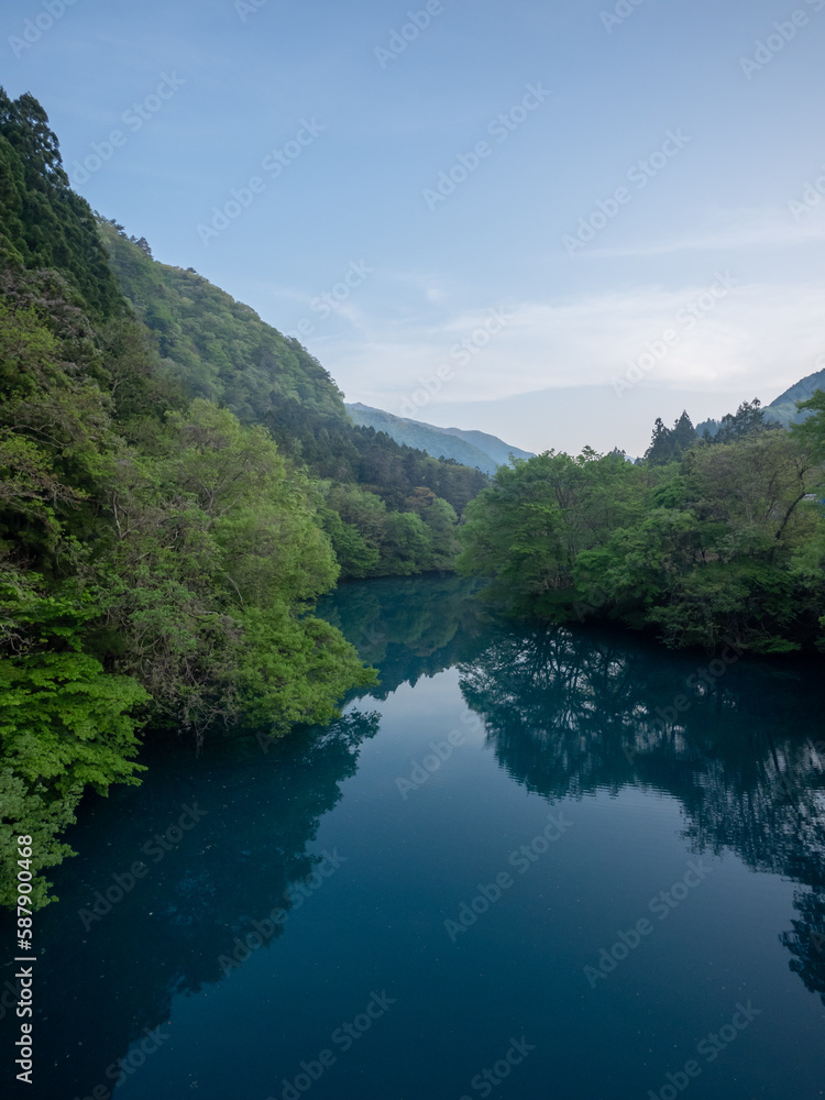 Poster 早朝の奥四万湖