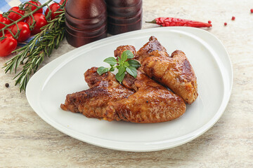 Roasted chicken wings with spicy sauce
