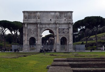 Fototapeta na wymiar Arch of Constantine. Antique arch in Rome. Ancient ruins of Rome and Italy