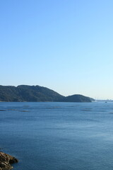 兵庫県たつの市御津町室津から見た牡蠣筏並ぶ播磨灘の朝の風景