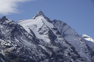 Blick zum Großglockner im Herbst bei Neuschnee und Sonnenschein	
