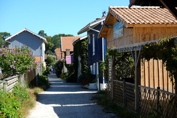 In the alleys of le Canon village. - obrazy, fototapety, plakaty