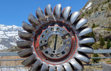 Alpen am Mont Blanc in Frankreich und der schönen Schweiz mit Wasserturbine Schaufelrad
