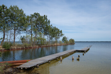 un ponton sur le lac de Cazaux
