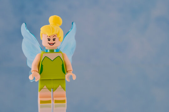 Dortmund - Deutschland 2. April 2023 lego Minifigure Tinkerbell von Walt Disney