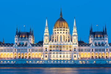 Fototapeta premium The famous parliament building in Budapest is impressively illuminated in the evening