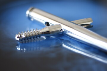 Surgical plates and instruments for osteosynthesis in case of bone fractures	