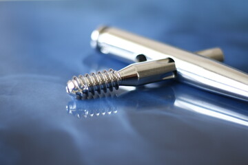 Surgical plates and instruments for osteosynthesis in case of bone fractures	