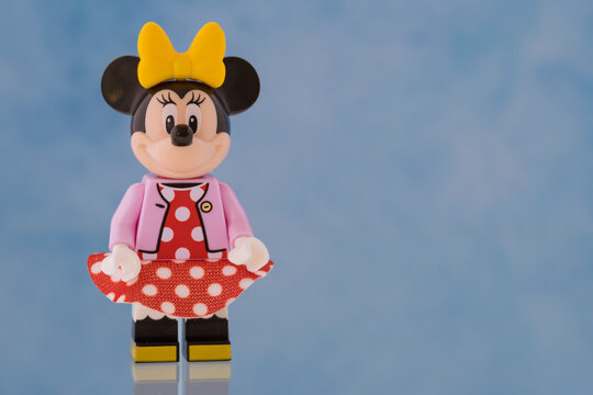 Dortmund - Deutschland 2. April 2023 Lego Minifigure Minnie Mouse von Walt Disney