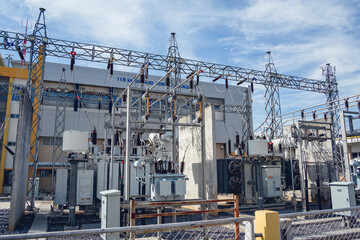High voltage electric power plant current distribution substation