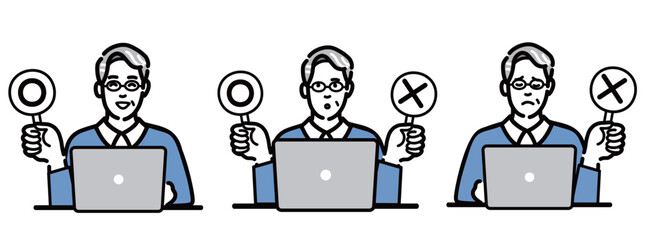 ラップトップの前でマルバツの札を持っているメガネをかけたシニア男性のセット
