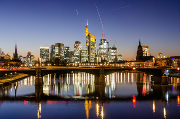 Naklejka premium Frankfurt at sunset