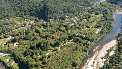 survol des Cévennes dans le sud de la France (Anduze, Occitanie)	