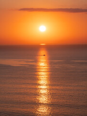 北海道　室蘭　トッカリッショ　断崖絶壁　岩山　朝日　海