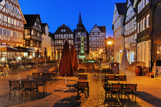 Marktplatz in Fritzlar zur blauen Stunde