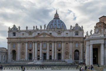 Obraz premium St. Peter's Square and basilica 