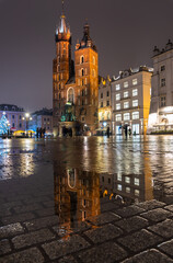 Bazylika Mariacki przy rynku głównym w Krakowie / St. Mary's Basilica at the main square in Krakow