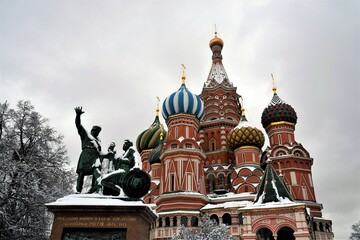 Fototapeta na wymiar Saint basil cathedral in Moscow
