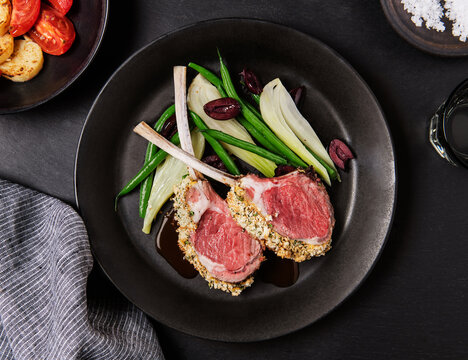 Gourmet lamb chops with vegetables 