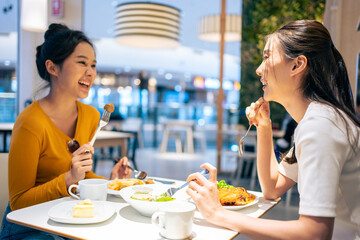Obraz na płótnie Canvas Asian beautiful women having dinner with friend in restaurant together. 
