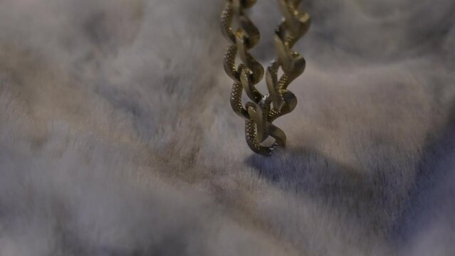 A cold golden chain in frame. Full gold coverage.