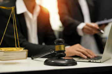 judge on wooden table And experienced lawyers meet with clients and give advice behind the scenes. legal services legal consulting concept