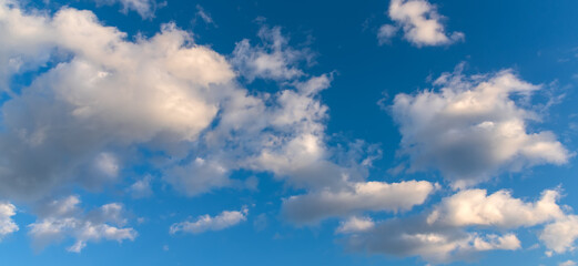 Fototapeta na wymiar beautiful white clouds and blue sky for background