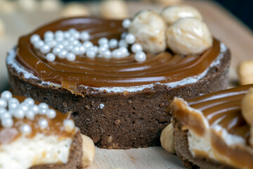 round tartlet with salted caramel and roasted hazelnuts