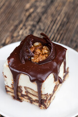 Creamy cheesecake with chocolate and cookies