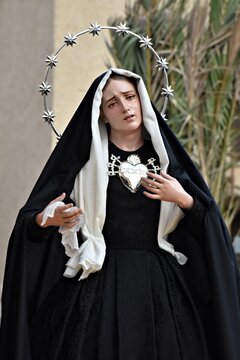Virgen de los Dolores en procesión