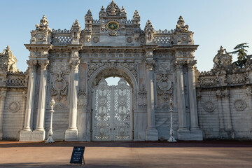 Obraz premium Exterior details of Dolmobahce Palace in Istanbul Besiktas area Turkey