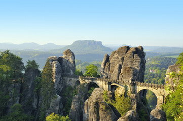 Blick zur Basteibrücke in der Sächsischen Schweiz.