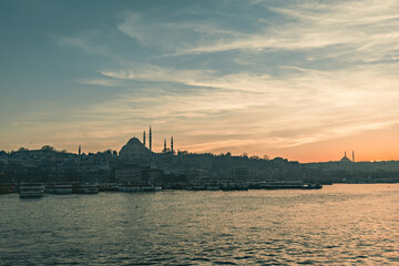 Fototapeta premium Sunset view of Istanbul Sultanahmet area from the Galata Bridge, Turkey