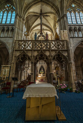 Autel et jubé de la basilique Notre-Dame de l'Épine, Champagne, France