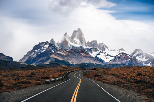 Monte Mount fitz roy, in El Chalten, Argentina, seen from the road. snow covered peaks of Mt. Fitzroy, Argentina.