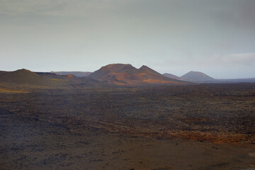 Fototapeta na wymiar Paisaje volcánico en la isla de Lanzarote