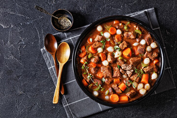 boneless beef short ribs stew in black bowl